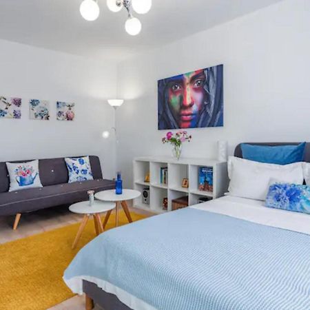 Cosy & Chic Studio Close By Victoria Square Бухарест Екстер'єр фото