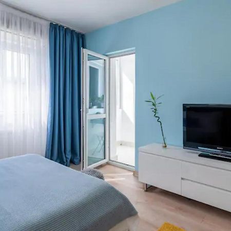 Cosy & Chic Studio Close By Victoria Square Бухарест Екстер'єр фото
