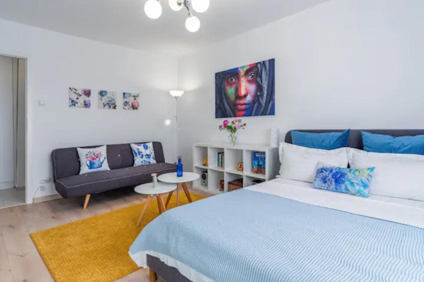 Cosy & Chic Studio Close By Victoria Square Бухарест Екстер'єр фото