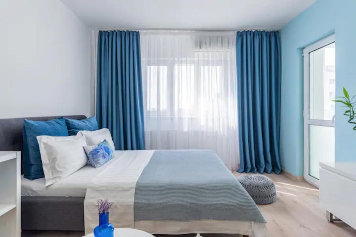 Cosy & Chic Studio Close By Victoria Square Бухарест Екстер'єр фото