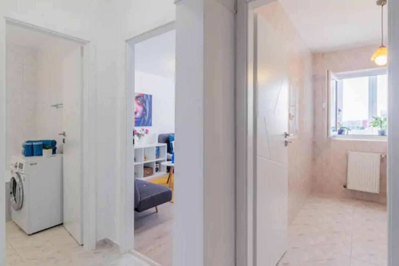 Cosy & Chic Studio Close By Victoria Square Бухарест Екстер'єр фото