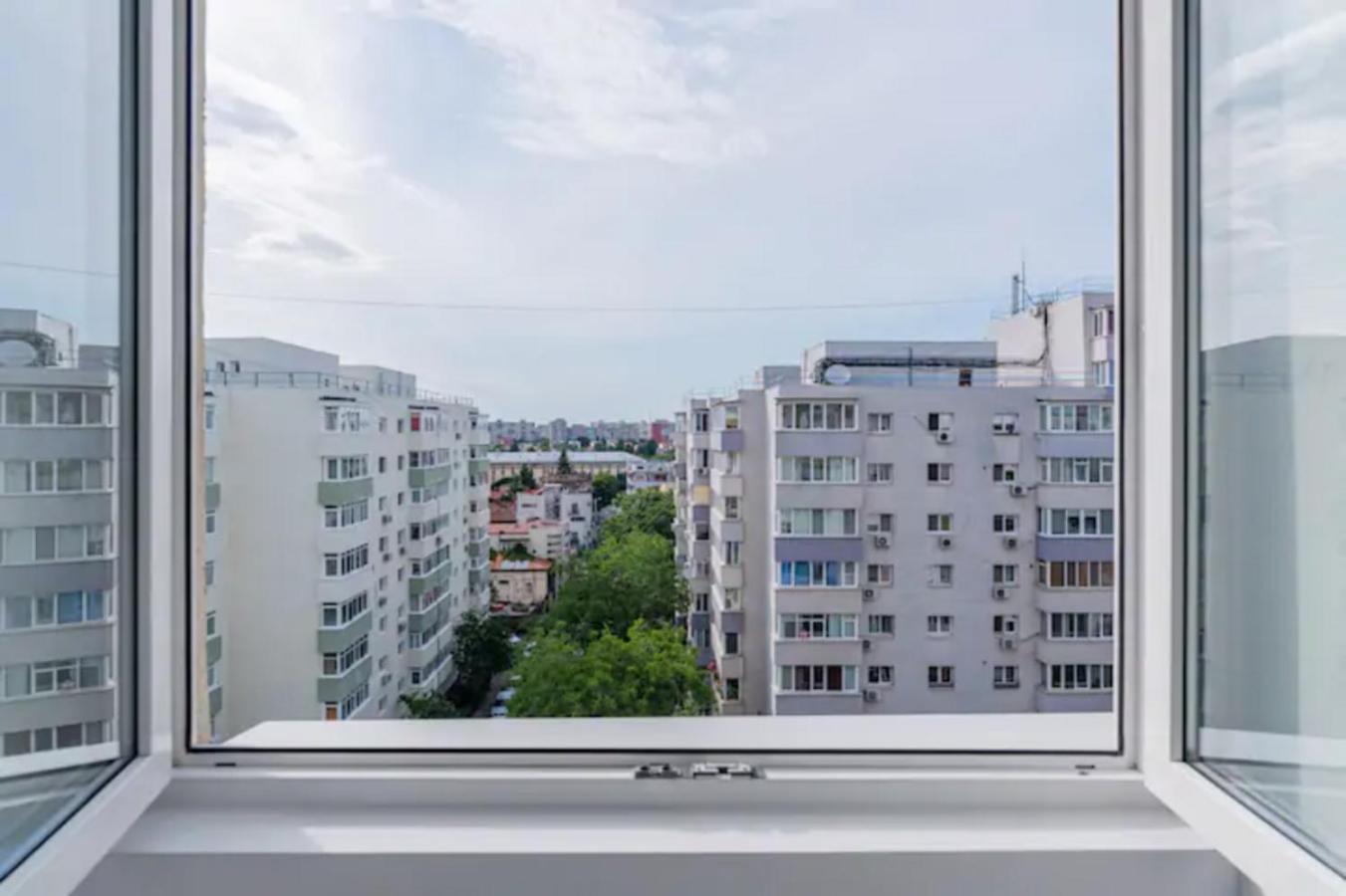 Cosy & Chic Studio Close By Victoria Square Бухарест Екстер'єр фото